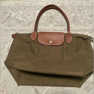 Longchamp Le Pilage bag in medium size. Olive green. Used but life left!